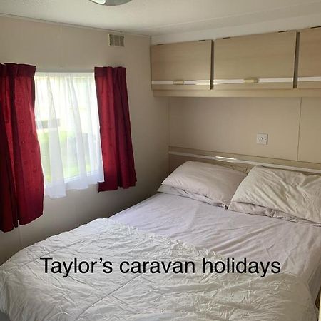 Taylor's Caravan Holiday's 9 berth Villa Ingoldmells Buitenkant foto